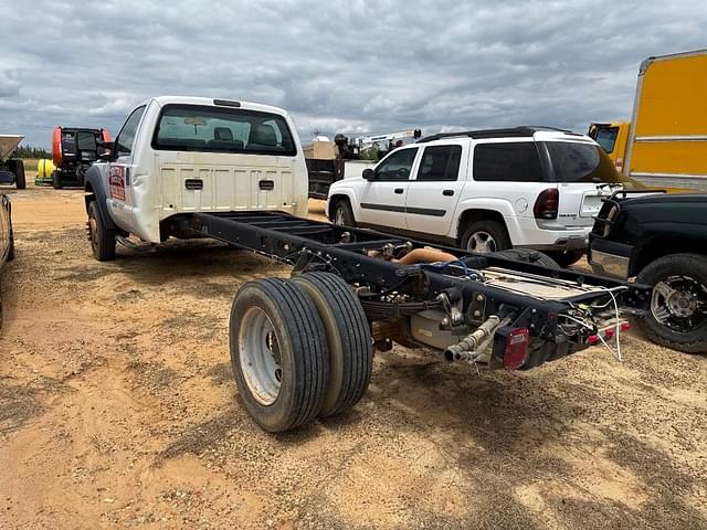 Image of Ford F-550 equipment image 2