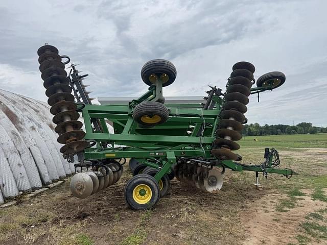 Image of John Deere 637 equipment image 4