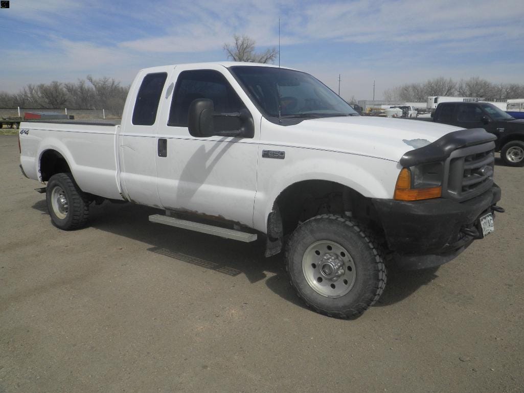 2003 Ford F-250 Equipment Image0