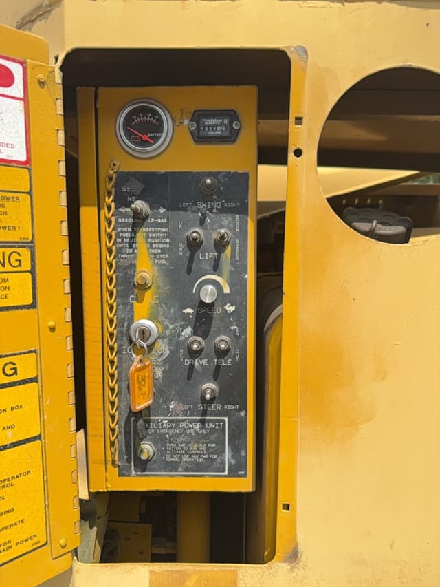 Image of Grove AMZ50 equipment image 3