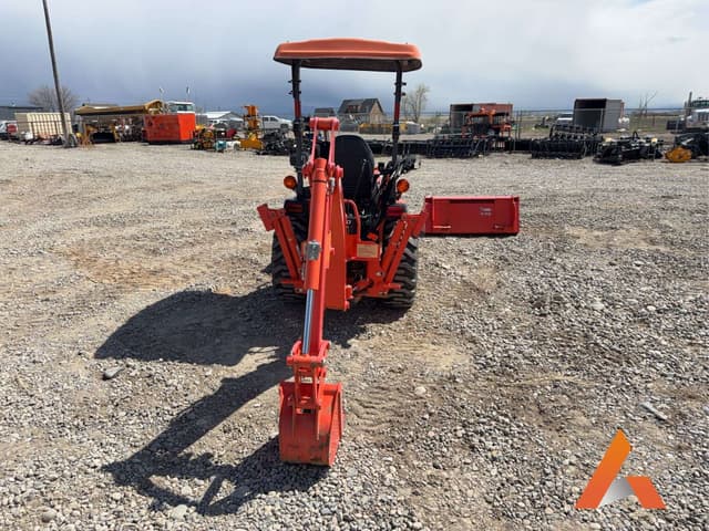 Image of Kubota B2601 equipment image 3