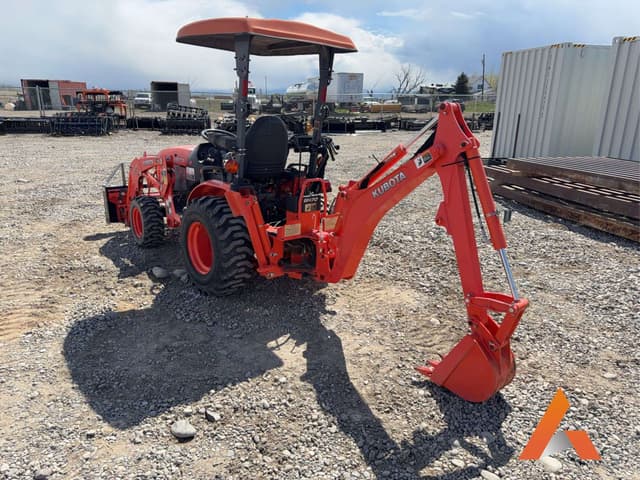 Image of Kubota B2601 equipment image 2