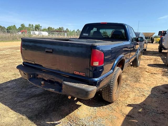Image of GMC Sonoma equipment image 3