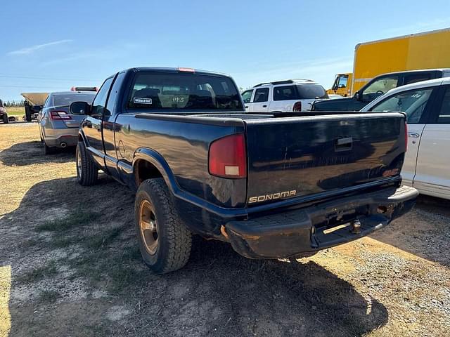 Image of GMC Sonoma equipment image 2