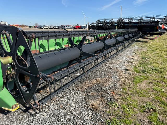 Image of John Deere 635F equipment image 4