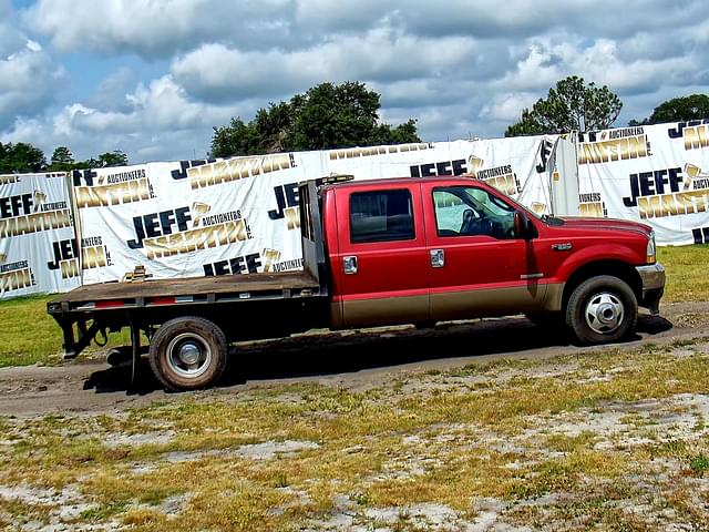 Image of Ford F-350 equipment image 3