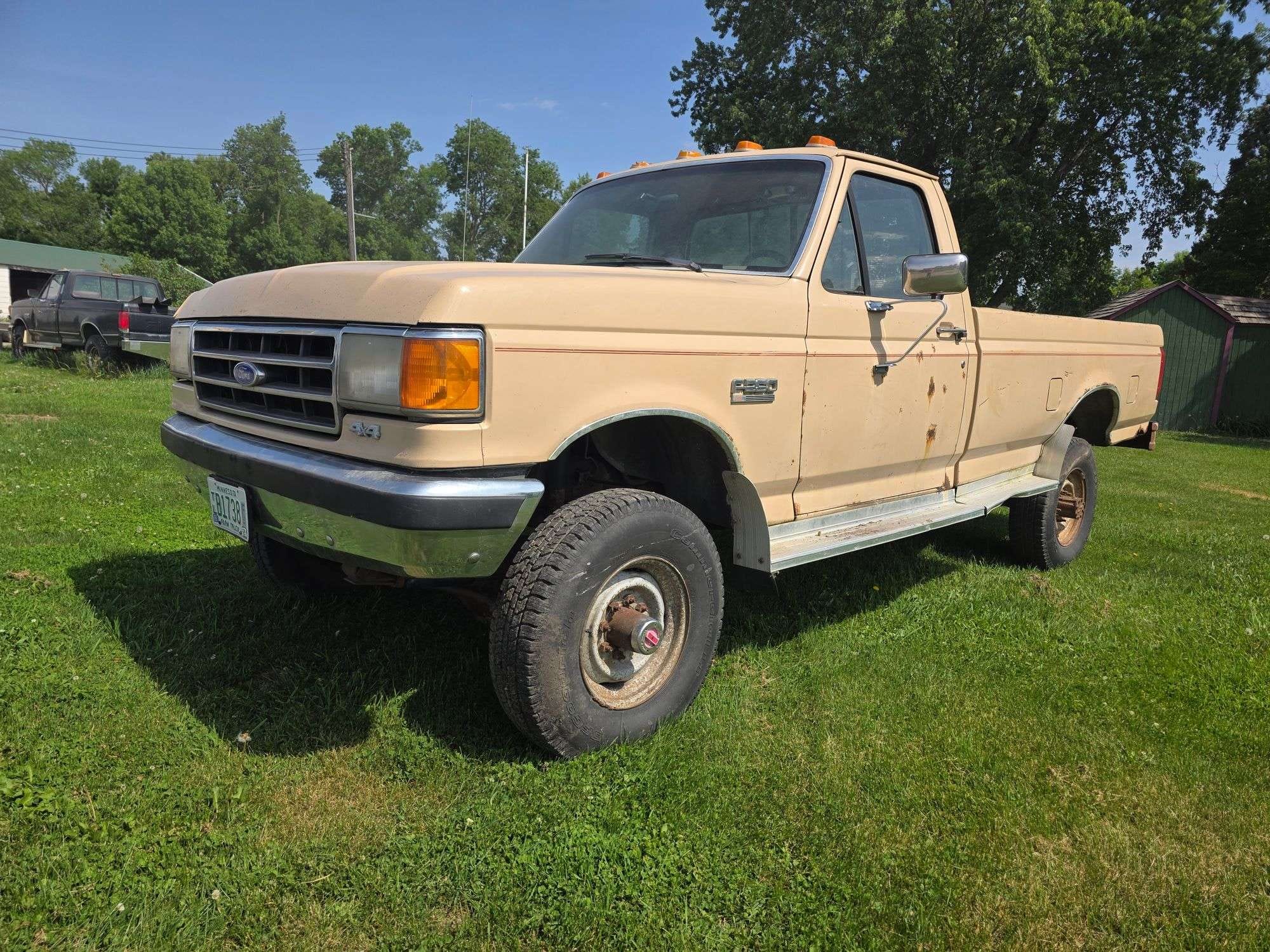 1990 Ford F-350 Equipment Image0