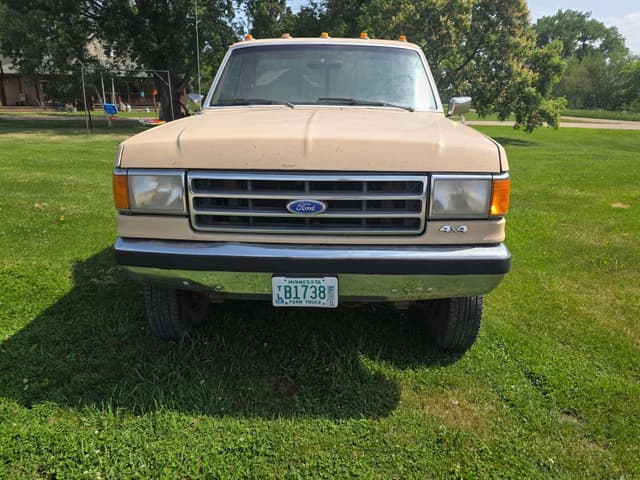Image of Ford F-350 equipment image 3