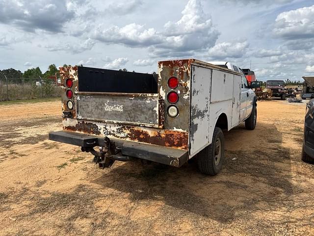 Image of GMC K2500 equipment image 3