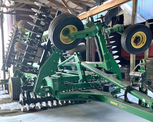 Image of John Deere 2660VT equipment image 1