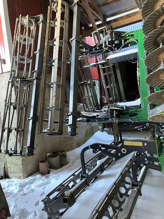 Image of John Deere 2660VT equipment image 2