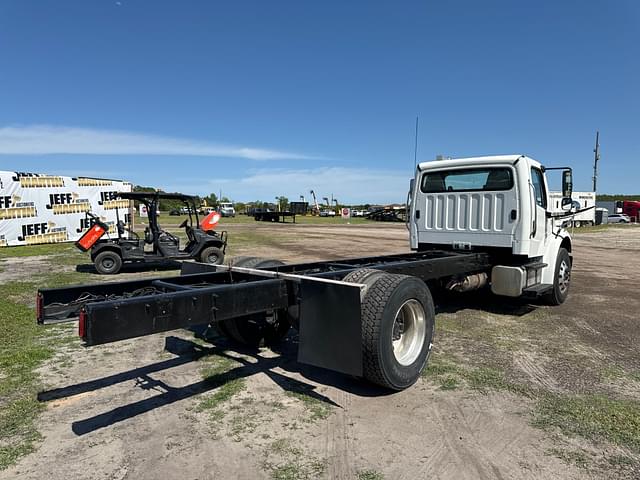 Image of Freightliner M2 equipment image 4