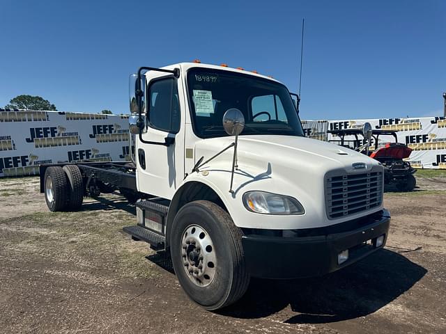 Image of Freightliner M2 equipment image 2