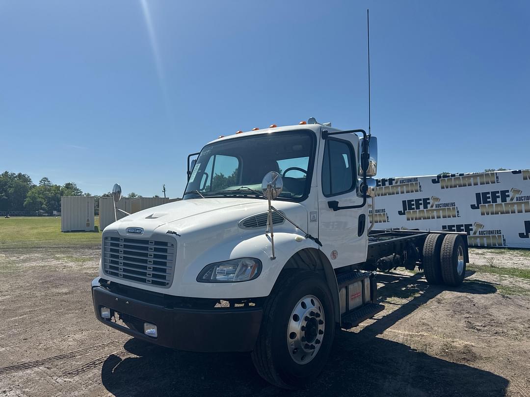 Image of Freightliner M2 Primary image