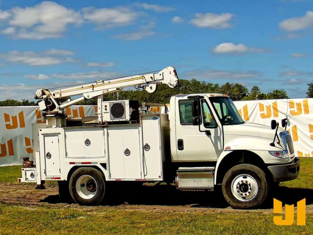 Image of International 4300 SBA equipment image 4