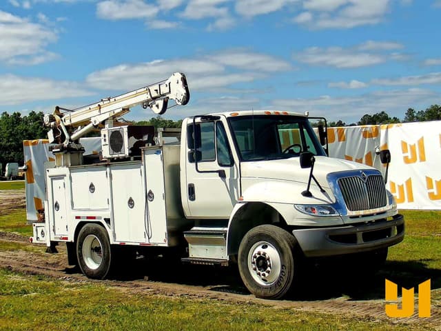 Image of International 4300 SBA equipment image 3