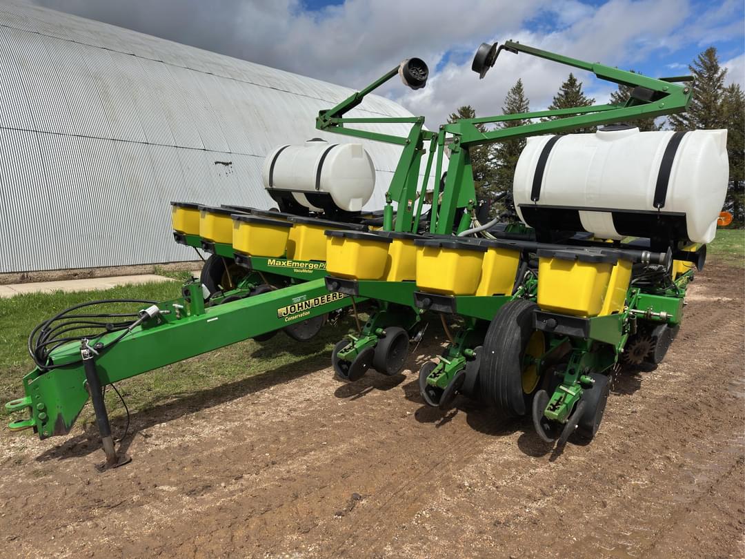 Image of John Deere 1760 Primary image
