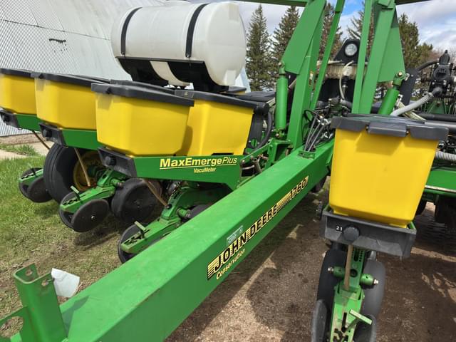 Image of John Deere 1760 equipment image 3