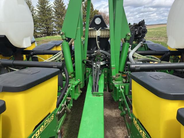 Image of John Deere 1760 equipment image 4