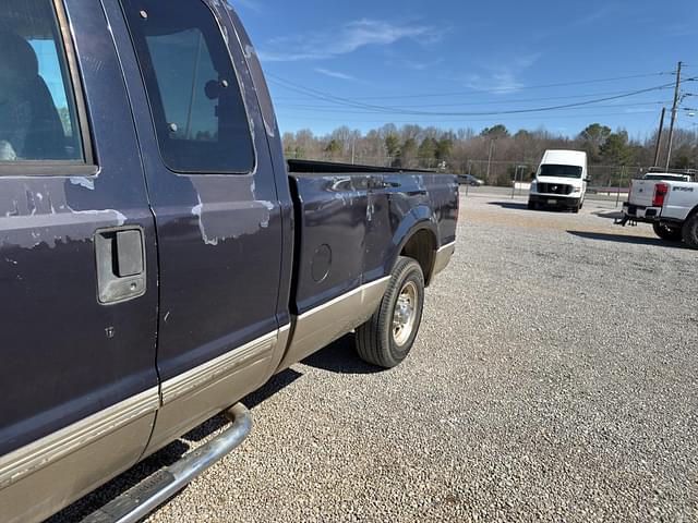 Image of Ford F-250 equipment image 2