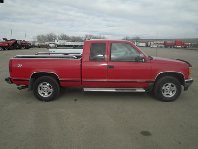 Image of Chevrolet 1500 equipment image 3