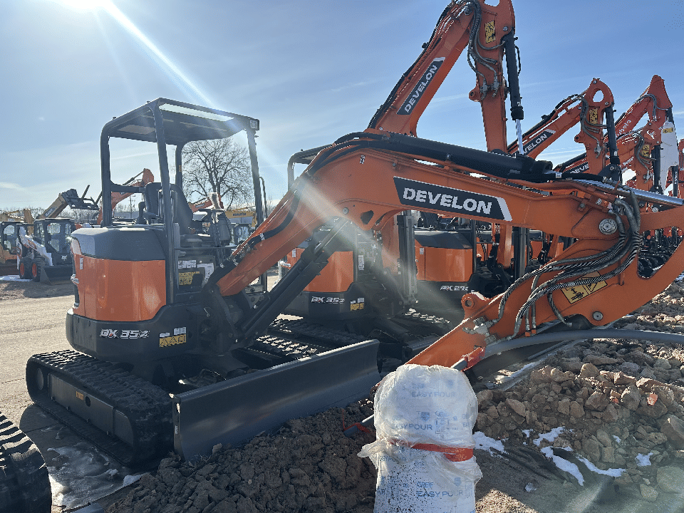 Develon DX35Z-7 Equipment Image0