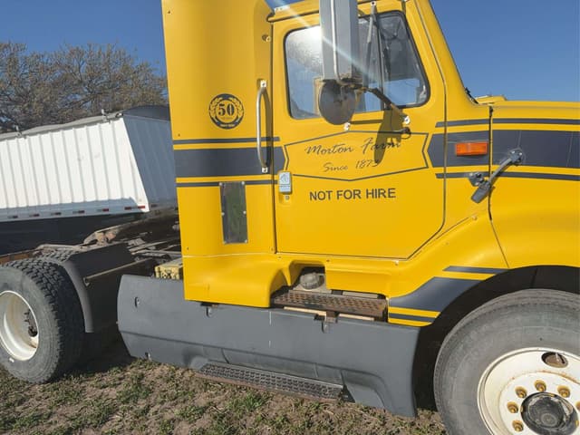 Image of International 8200 equipment image 2