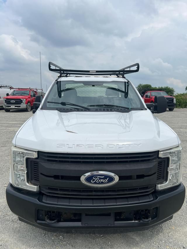 Image of Ford F-250 equipment image 3
