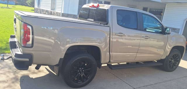 Image of GMC Canyon equipment image 3