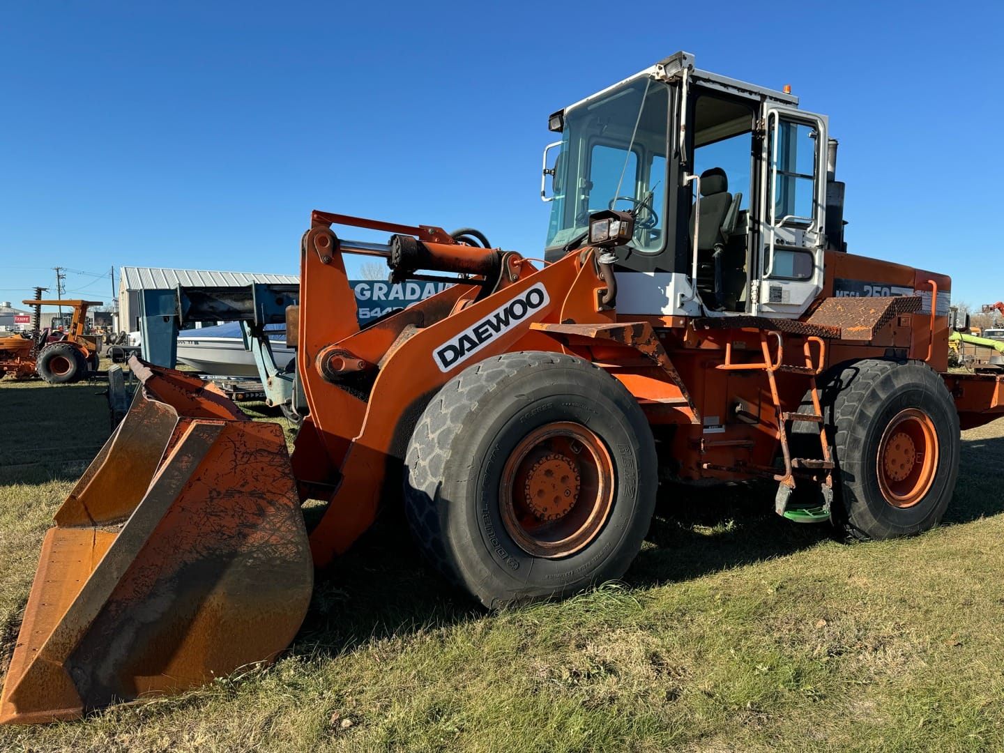 Daewoo MG250-III Equipment Image0