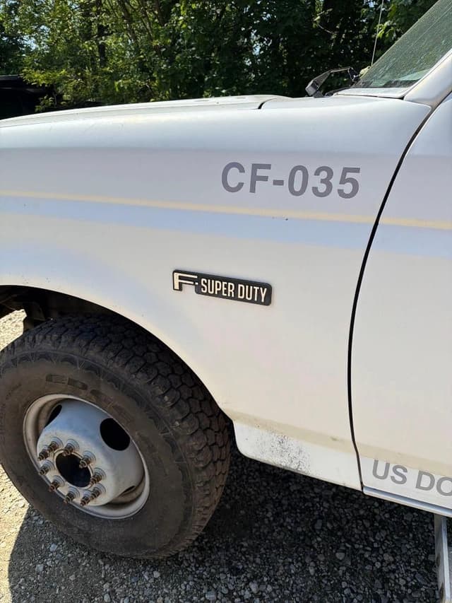 Image of Ford F-450 equipment image 3