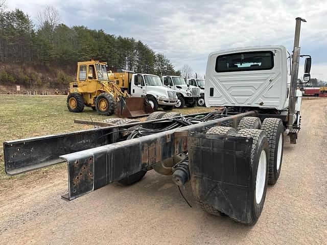 Image of International Workstar 7400 equipment image 4