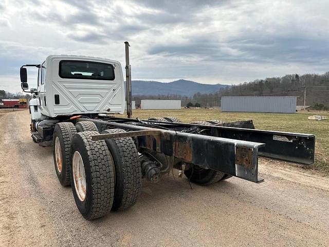 Image of International Workstar 7400 equipment image 2