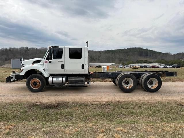 Image of International Workstar 7400 equipment image 1