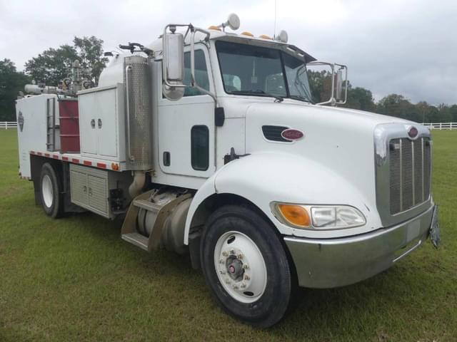 Image of Peterbilt 335 equipment image 1
