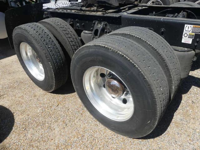 Image of Kenworth T680 equipment image 4