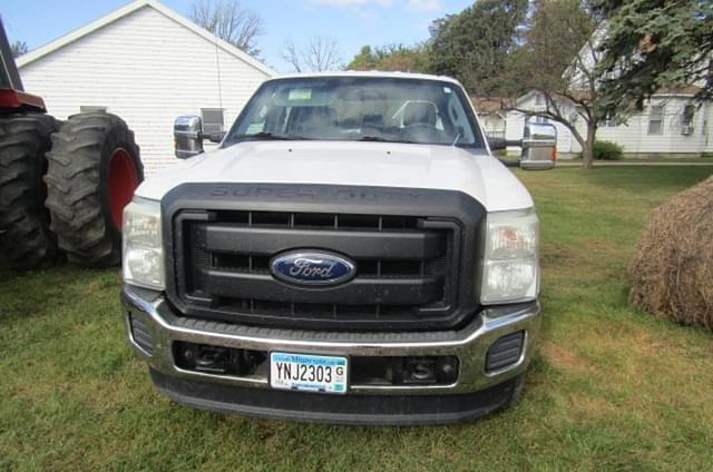 Image of Ford F-350 equipment image 2