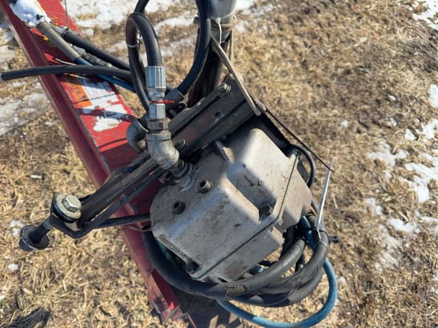 Image of White 6242 equipment image 3