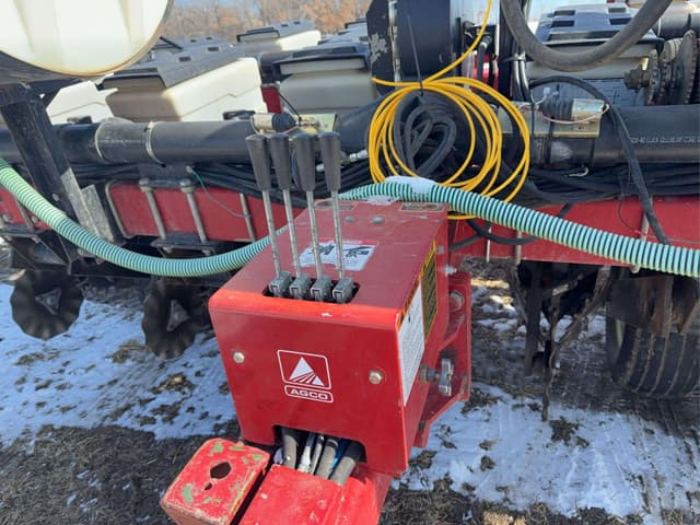 Image of White 6242 equipment image 4