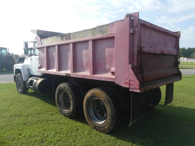 Image of Mack R686ST equipment image 3