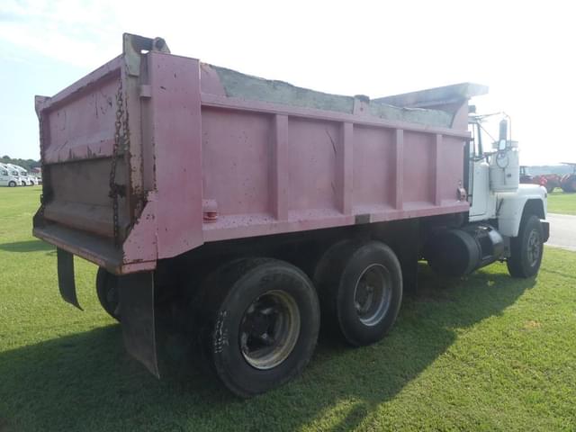 Image of Mack R686ST equipment image 2