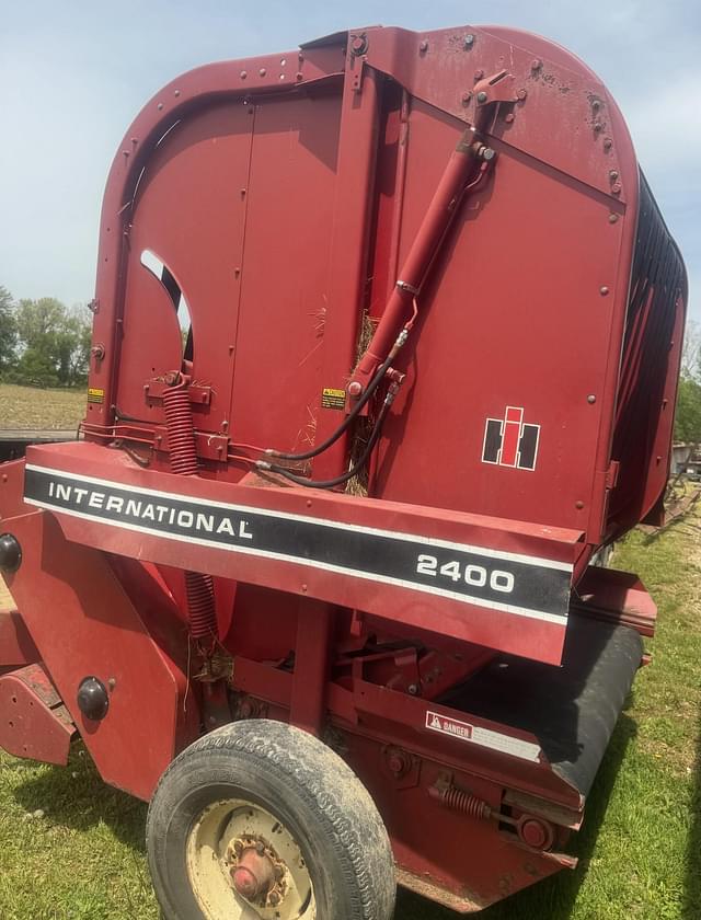 Image of International Harvester 2400 equipment image 2