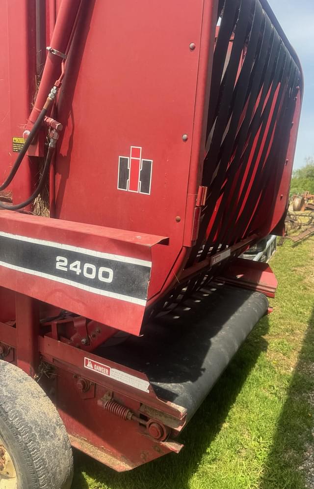 Image of International Harvester 2400 equipment image 4