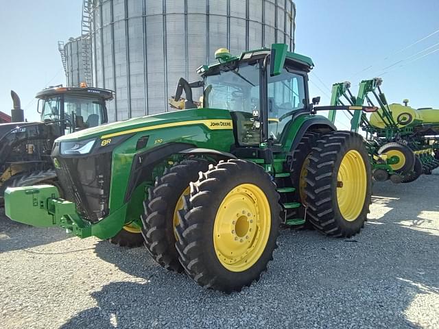 Image of John Deere 8R 370 equipment image 2