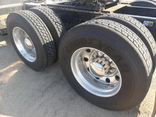 Image of Kenworth T880 equipment image 4