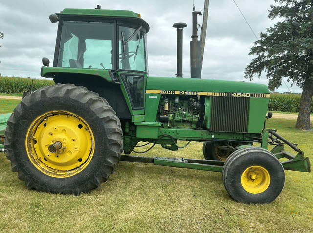 Image of John Deere 4640 equipment image 2