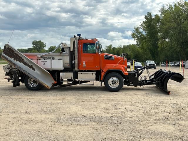 Image of Western Star 4700SF equipment image 3