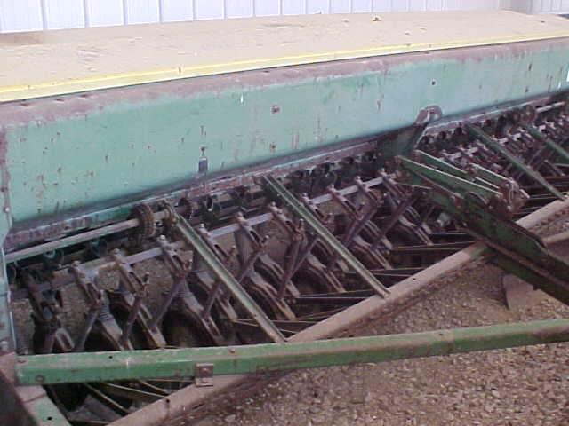 Image of John Deere 8000 equipment image 1