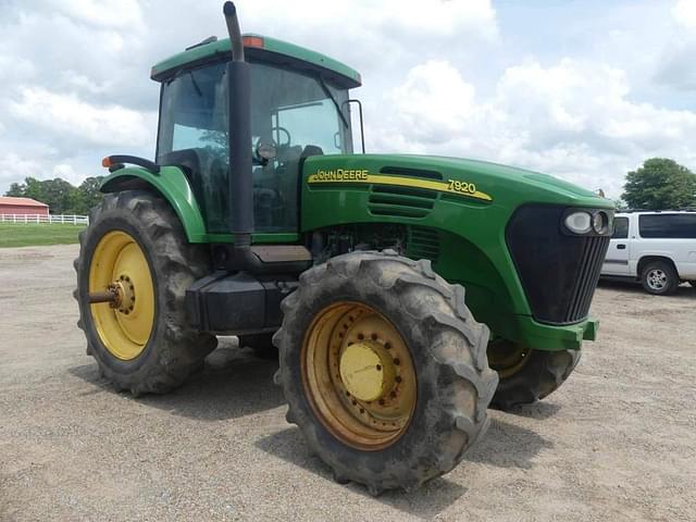 Image of John Deere 7920 equipment image 1