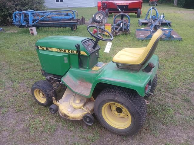 Image of John Deere 332 equipment image 2